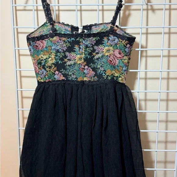 Floral Brocade Bustier dress with crinkle chiffon lined skirt - Picture 7 of 14